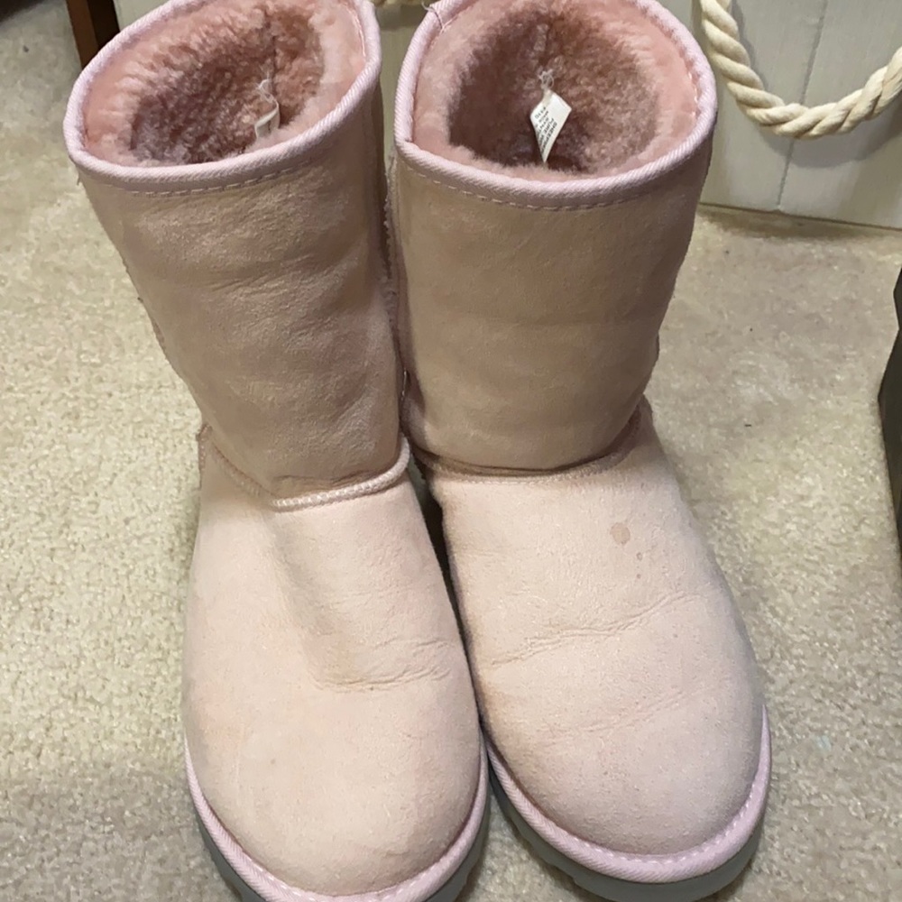 UGG classic shorts in pink- women’s 9